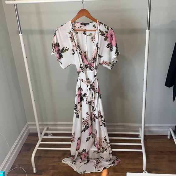 White floral wrap dress, Dynamite - Picture 1 of 4